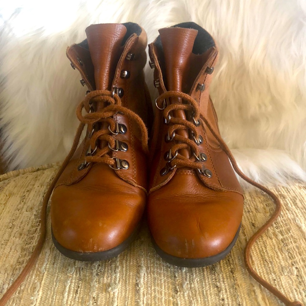 Lacoste Leren Brown Wedge Booties size 8
